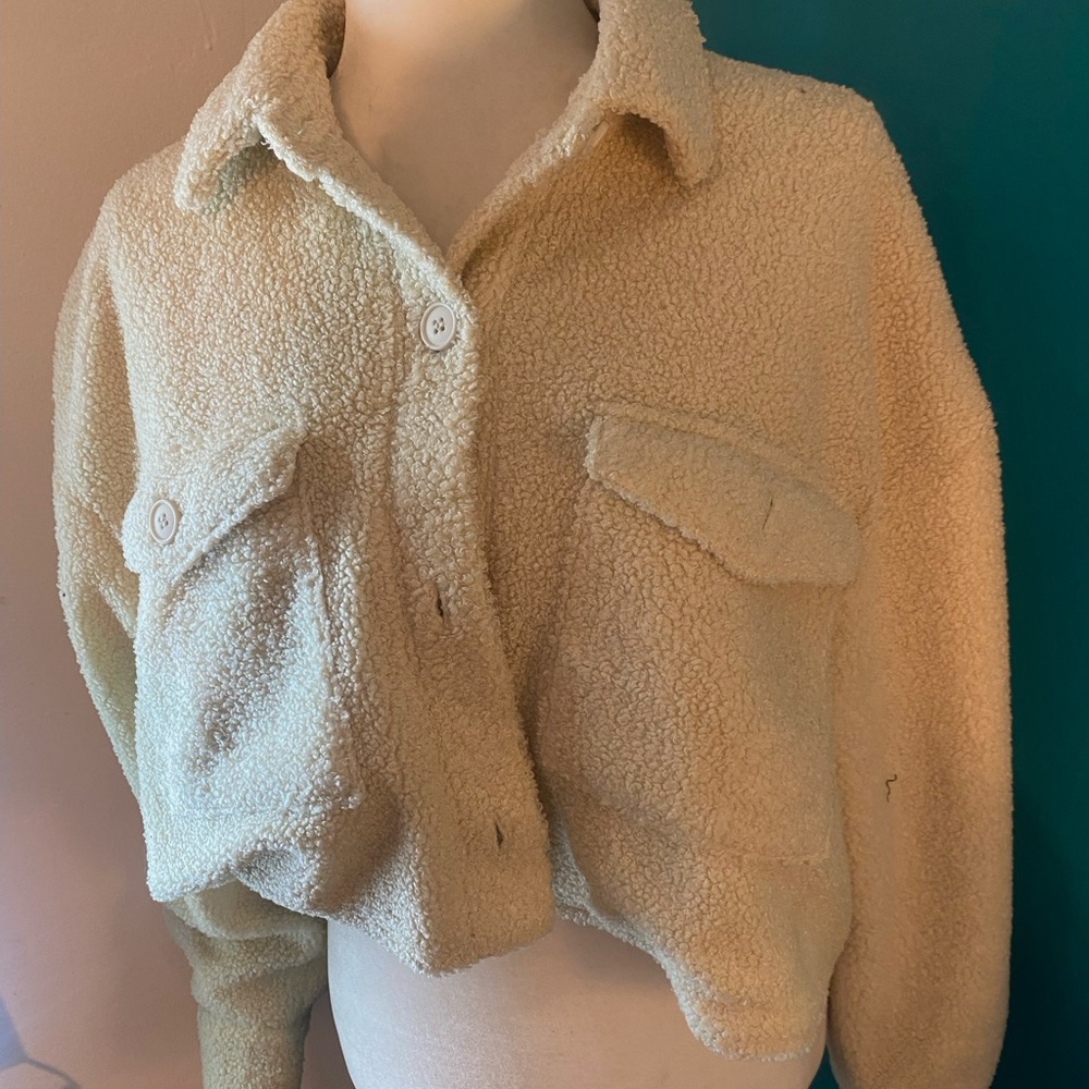 Cropped teddy shacket size Large - Picture 4 of 4